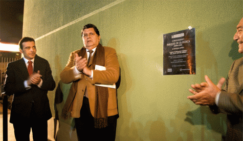 Grupo Sanjose and the Head of State of Peru hand over the keys of the first condominium of the urban development �Parques de la Huaca�