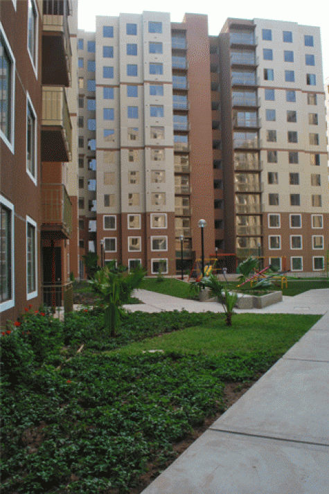 Grupo Sanjose and the Head of State of Peru hand over the keys of the first condominium of the urban development �Parques de la Huaca�