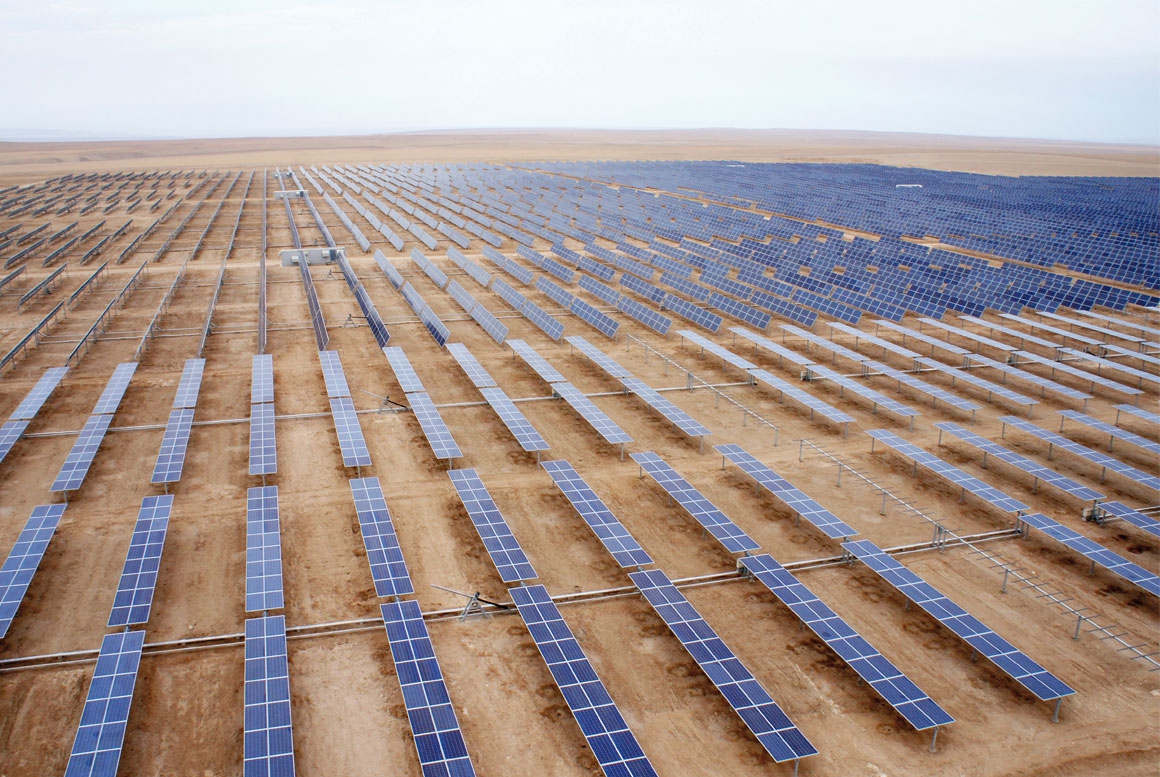 PARC PHOTOVOLTAÏQUE DE 20 MW AU ALTO DE LA ALIANZA, TACNA (DESERT DU SUD DU PÉROU)