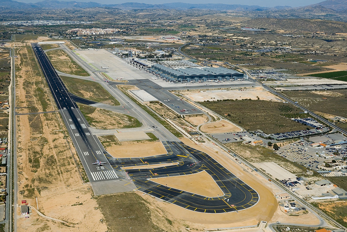 PISTA DEL AEROPUERTO DE ALICANTE