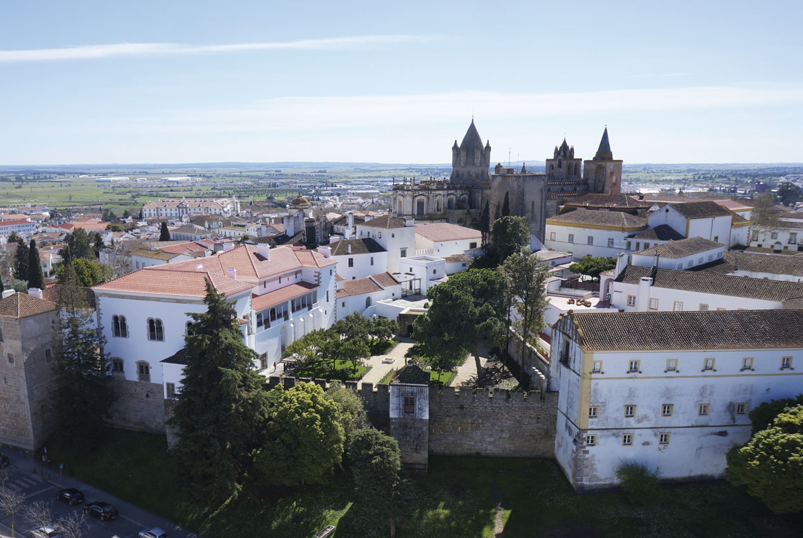 PALACIO DE LA INQUISICIÓN, CASAS PINTADAS Y PATIO DE SAN MIGUEL DE ÉVORA, ÉVORA