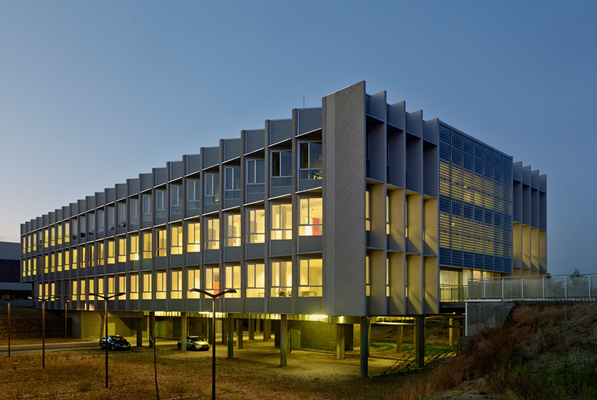 BÂTIMENT LUCIA SUR LE CAMPUS MIGUEL DELIBES, UNIVERSITÉ DE VALLADOLID