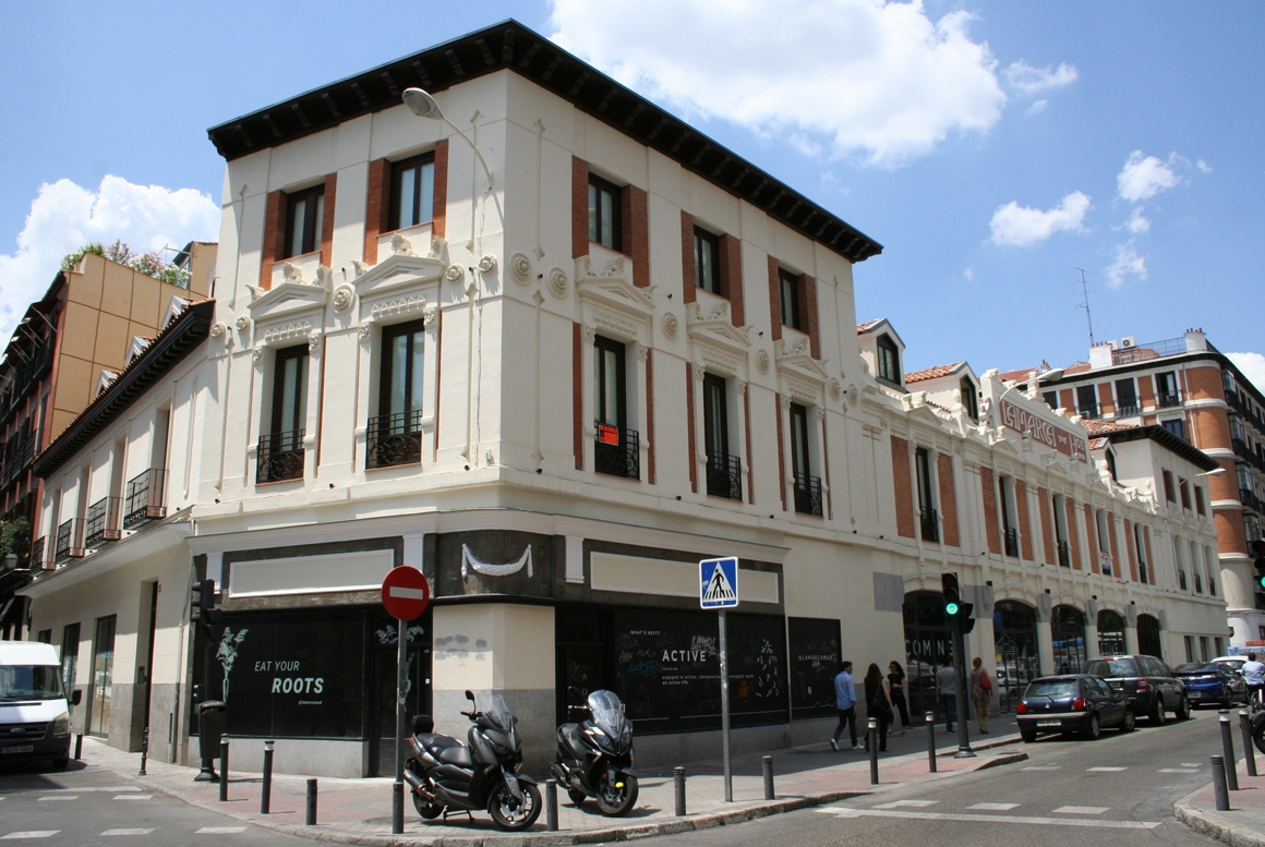 EDIFÍCIO LAMARCA NA RUA FERNANDO VI, MADRID