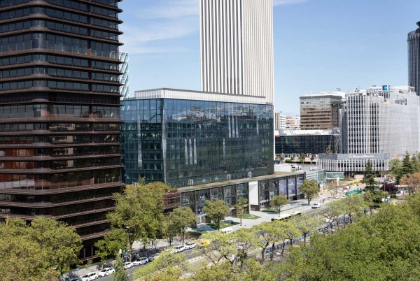 SANJOSE rehabilitar y acondicionar la superficie comercial ubicada en el Paseo de la Castellana 83-85 de Madrid