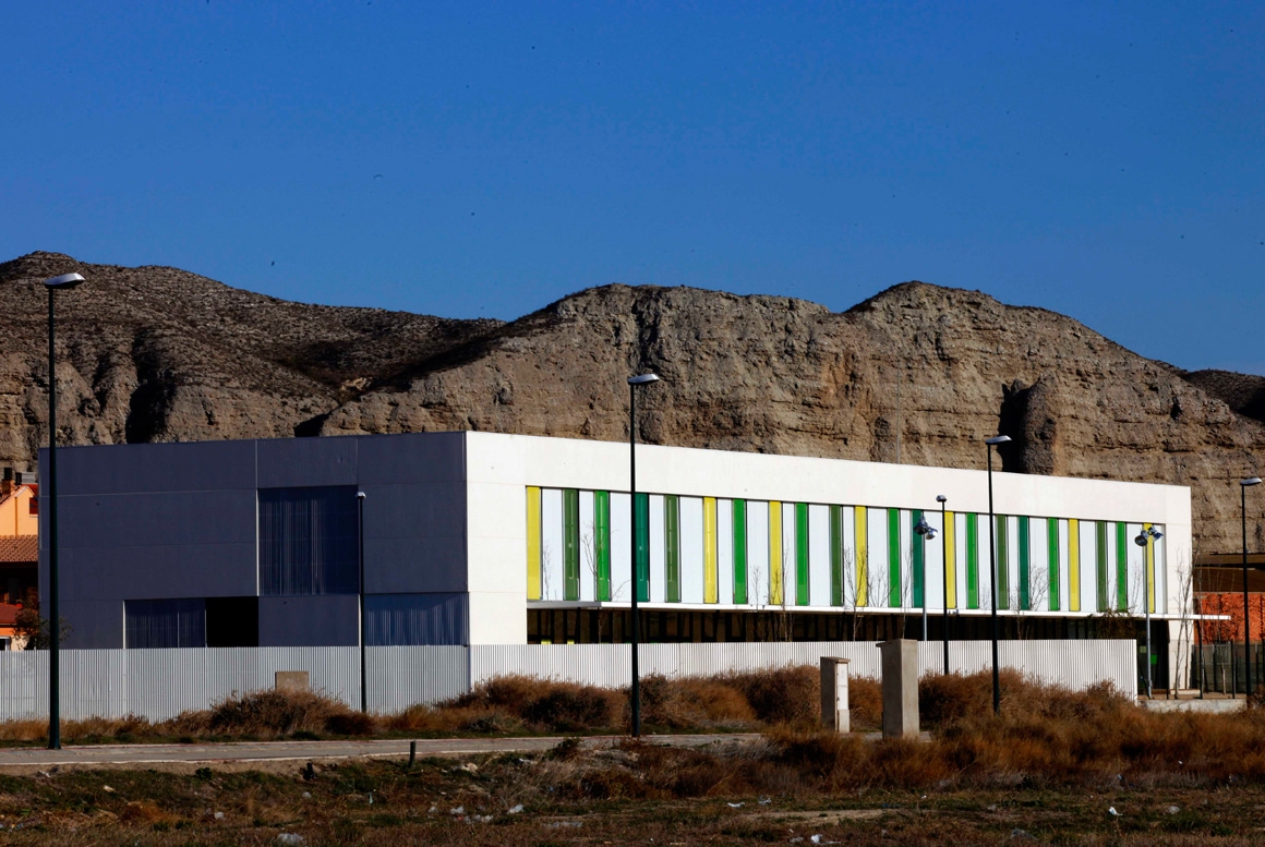 ESCOLA DE EDUCAÇÃO INFANTIL LA CUEVA ENCANTADA EM ALFAJARIN, ZARAGOZA