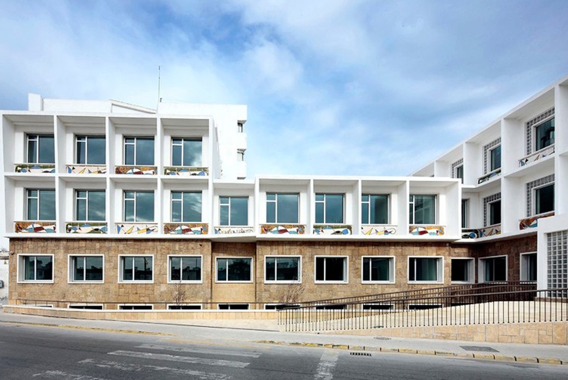 REHABILITACIÓN DEL ANTIGUO AMBULATORIO HERMANOS LAULHÉ, CÁDIZ