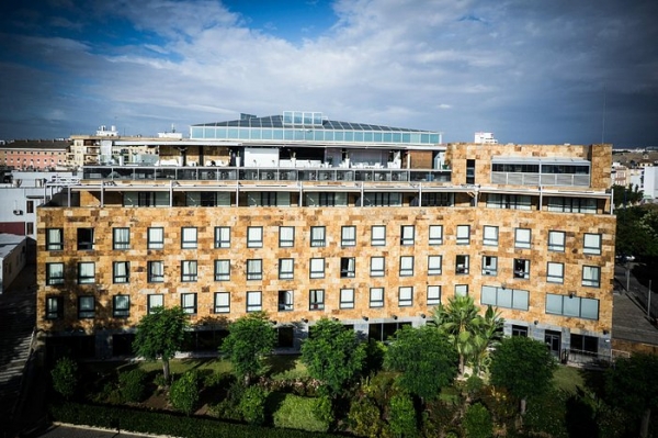 Cartuja I. vai ampliar e reformar o Hotel Ribera de Triana, unidade de 4 estrelas, em Sevilha